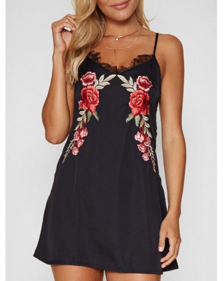 Lace Panel Floral Embroidered Mini Dress - M